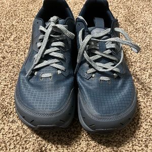 Altra Peak 6 Trail Running Shoes. Blue size 8.5
